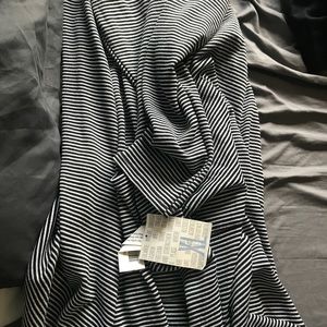 Lularoe BNWT xl Sarah with small hole